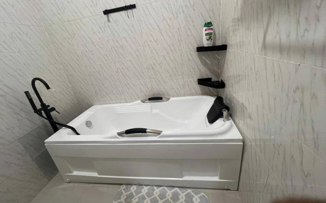 3 Bed Flat - Sleeps 6 - Parking - Wifi