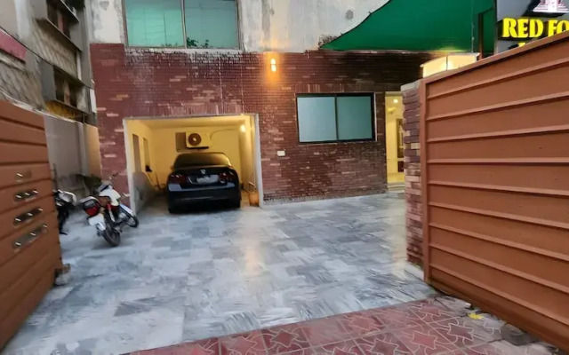 Red Fort Hotel Gulberg