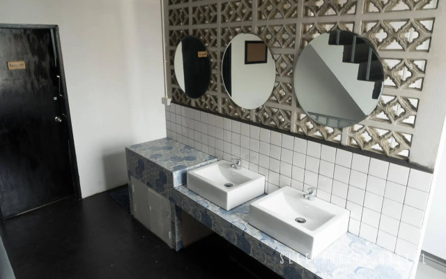 Sleepaholic Hostel