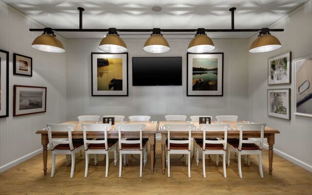 DoubleTree by Hilton Toronto Airport