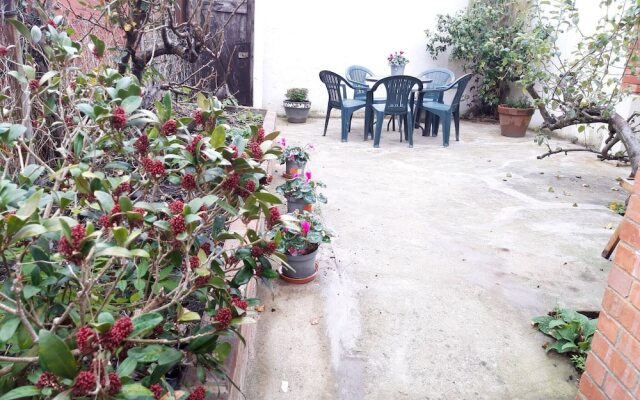 Authentic London - Four Bedroom Victorian House