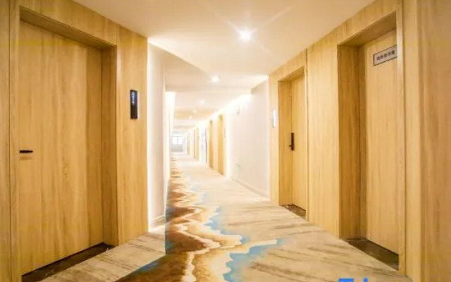 Qingmu Select Hotel (Liyang Aoti Avenue, Wuyue Plaza)