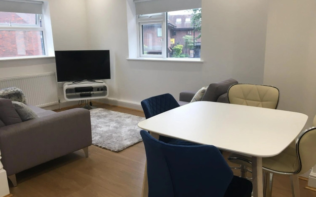 Luxurious 1 BED Serviced APARTMENT COBHAM