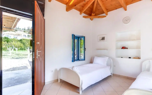 Beach House Steps Away From the sea