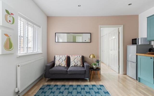 Albany by Black Door Stays