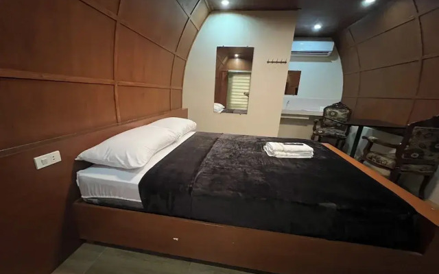 Palm Cabanas Resort