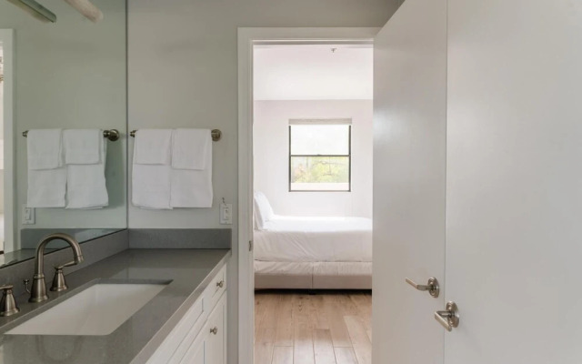 N 75th St #202 - Ivory II