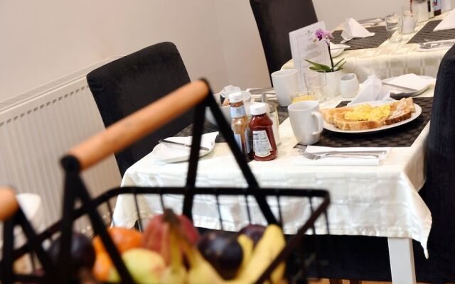 Apple Tree Place B&B