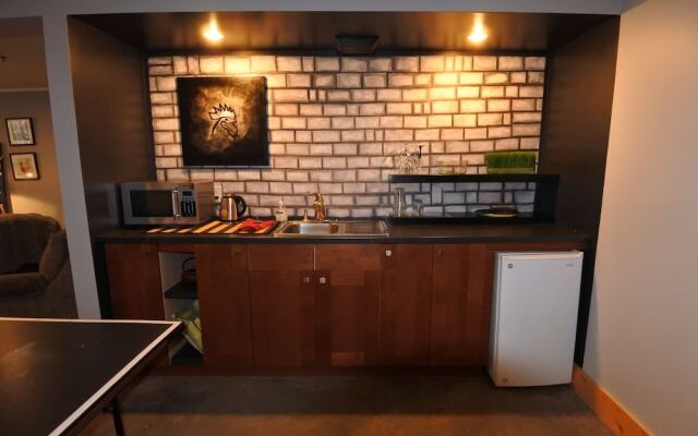 Black Rooster Guesthouse