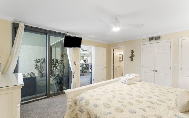 Stunning 2/2 Designer Condo w Coastal Appeal Right on the Gulf!