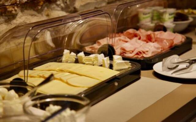 Garni Hotel Dvor
