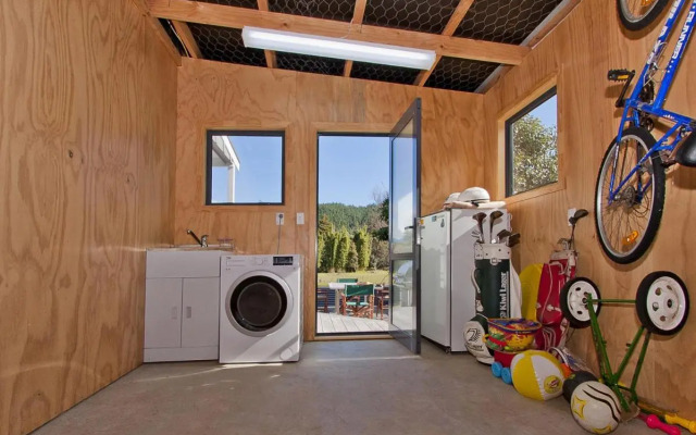 Sea Breeze - Whangamata Holiday Home