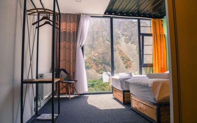 Arevi Hotel