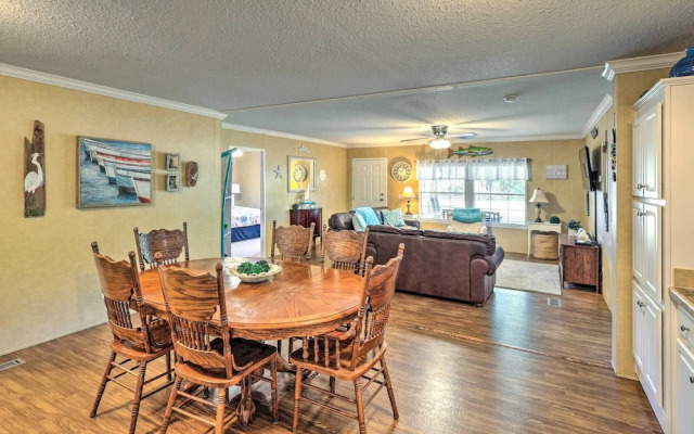 Cozy Steinhatchee House w/ Fire Pit & Grill!