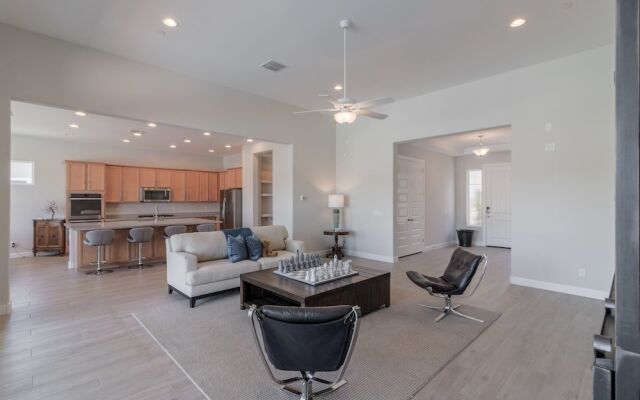 3 Bedroom Home with Outdoor Pool