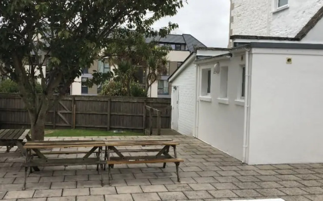 Armyn House Apartments