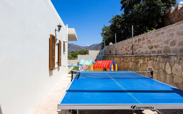 Villa in Crete With Private Pool & Beaches Nearby