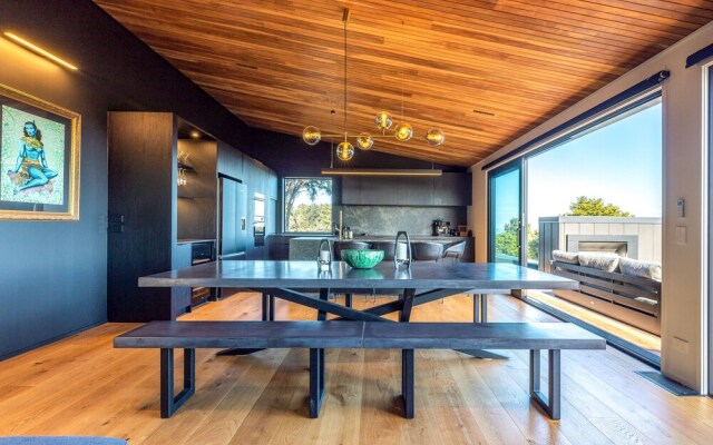Kaitiaki Lodge - Pool & hot tub