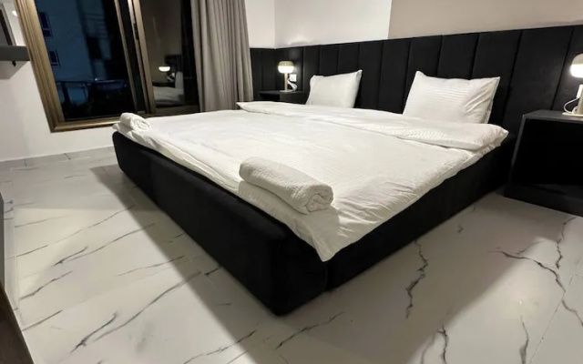 Stylish Luxe Apartment Fr 0006
