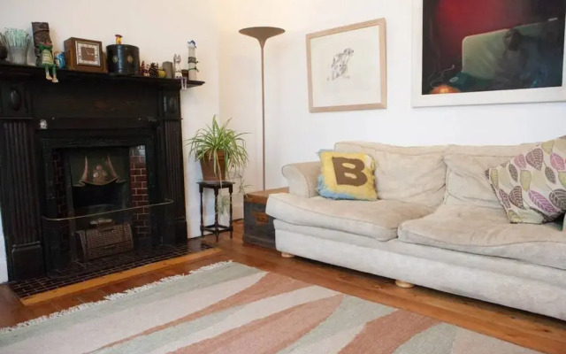 Spacious 3 Bedroom Georgian House in Bristol