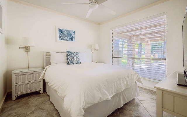 Island Paradise A Waterfront Oasis With Pool