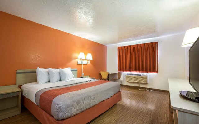 Motel 6 Houston North - Spring
