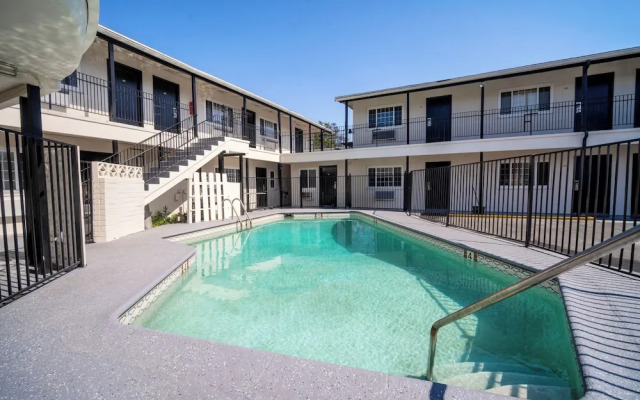 ERTH INN by AGA- San Ysidro