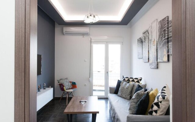 Renovated 2 bedroom apt in Larissis Railway Station and Metro