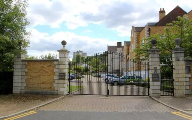 Wimbledon Sports Apartment