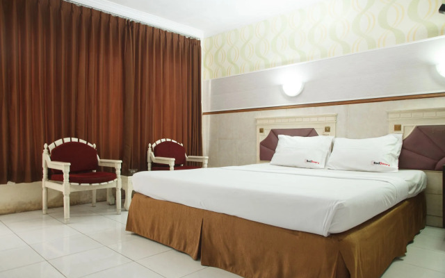 RedDoorz Near Tunjungan Plaza