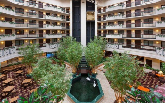 Embassy Suites by Hilton Dulles Airport