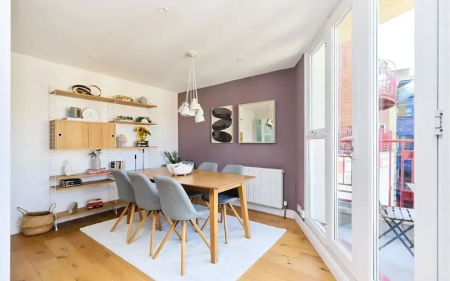 The Brunswick Retreat - Warm 3bdr Flat With Balcony