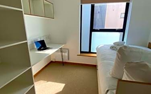 Regency Hall Smart Cheltenham Ensuite Rooms e