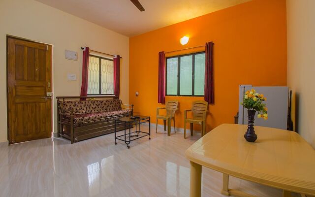 OYO 17370 Home Colorful 1BHK Calangute Beach