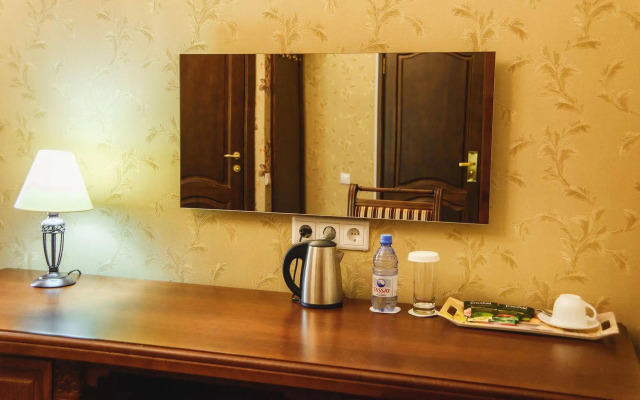 Promenade Park Hotel
