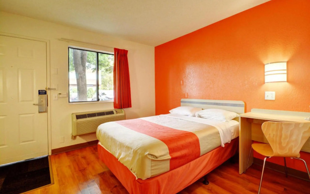 Motel 6 Wethersfield, CT - Hartford