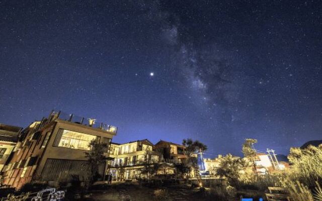 Yewang Su Lake View Light Luxury Hostel