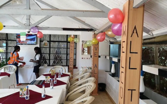 Siaya White Hotel