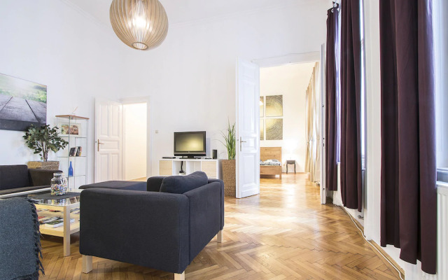 Large Central Apartments Kálmán Imre