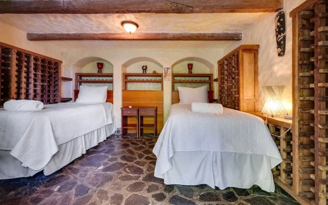 Luxury Villa: Hot Tub: Ocean Views: Fully Staffed