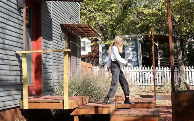 The Local - 2 Blocks to DT Fay - Walk Everywhere!