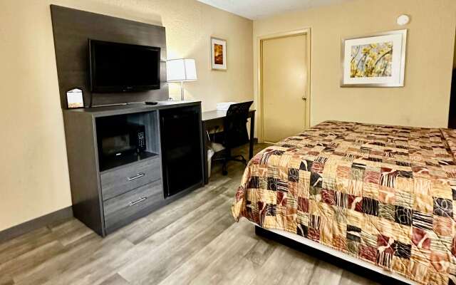 Days Inn by Wyndham Charlotte Northlake