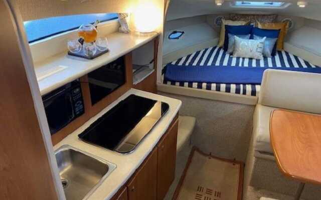 Stunning 2-bed Boat in Dreverna