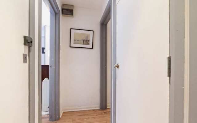 Comfortable 2 Bedroom Flat With Good Transport