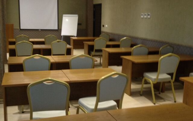 Edis Premier Hotel
