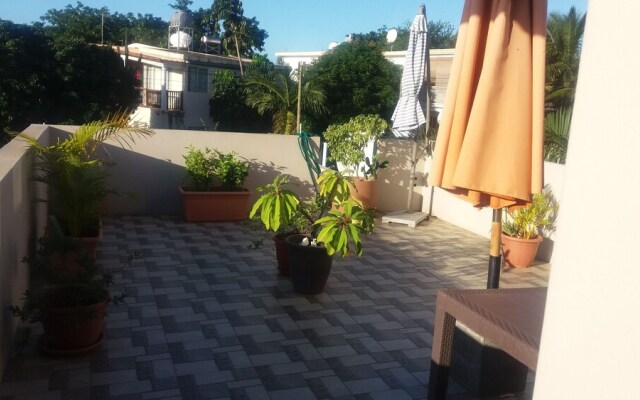 Sunny Private First Floor 1-br Beach Apartment With Spacious Balcony, Pool, Wifi