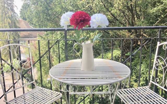 Apple Perch 2BR Flat-Free Parking