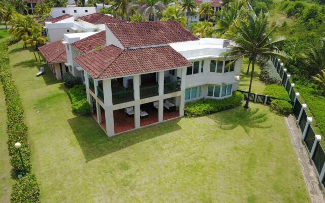 Villa Iris 2 story ocean view villa w/ pool access