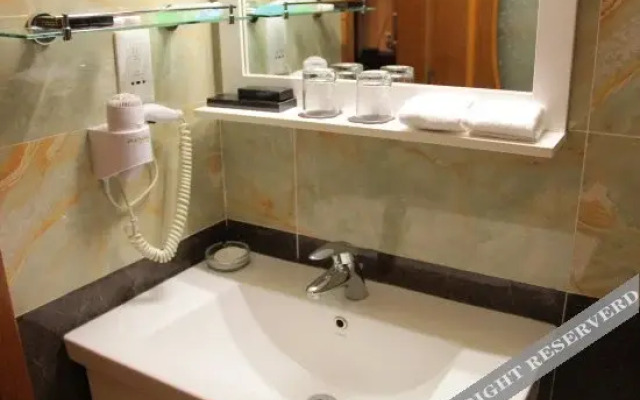 Pod Inn Hotel (Zhenjiang Dagang South Station Beihu Park)