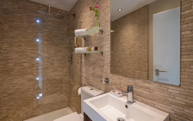 Stylish Fulham Flat With Patio by Underthedoormat